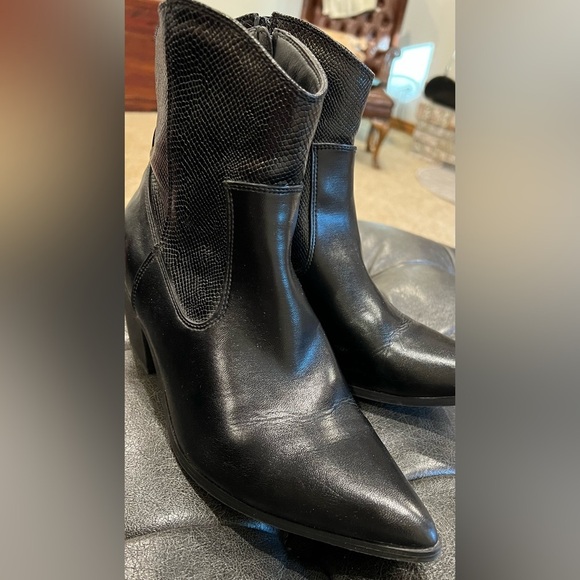 Women’s Black Amaravali Ankle Boots with Textured Detail Size 8.5 - Picture 5 of 10